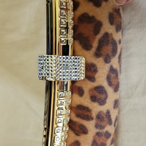 Bundle of Wristlets and Crossbody. - Picture 16 of 16